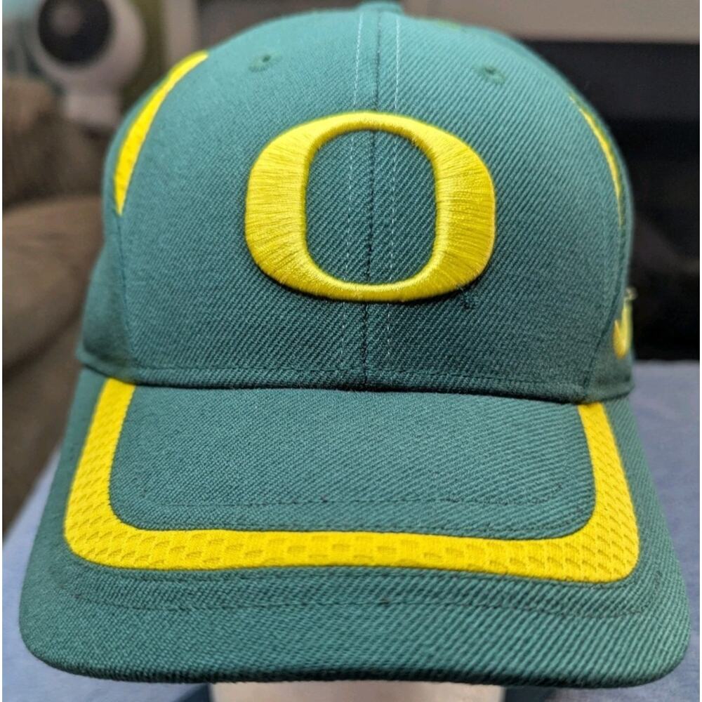 Nike University of Oregon Ducks Hat Green and Yellow Adjustable